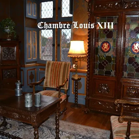 Chateau De Peufeilhoux Bed & Breakfast