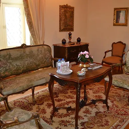 Chateau De Peufeilhoux