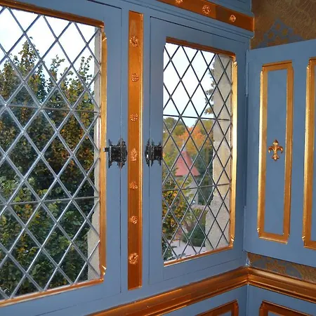 Chateau De Peufeilhoux Bed & Breakfast Vallon-en-Sully